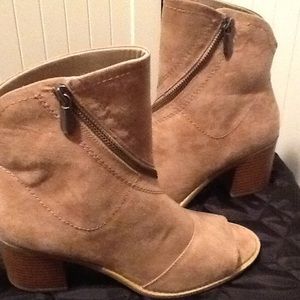 White mountain Booties